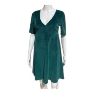 Modcloth emerald green velvet short sleeve mini dress v neck pull over